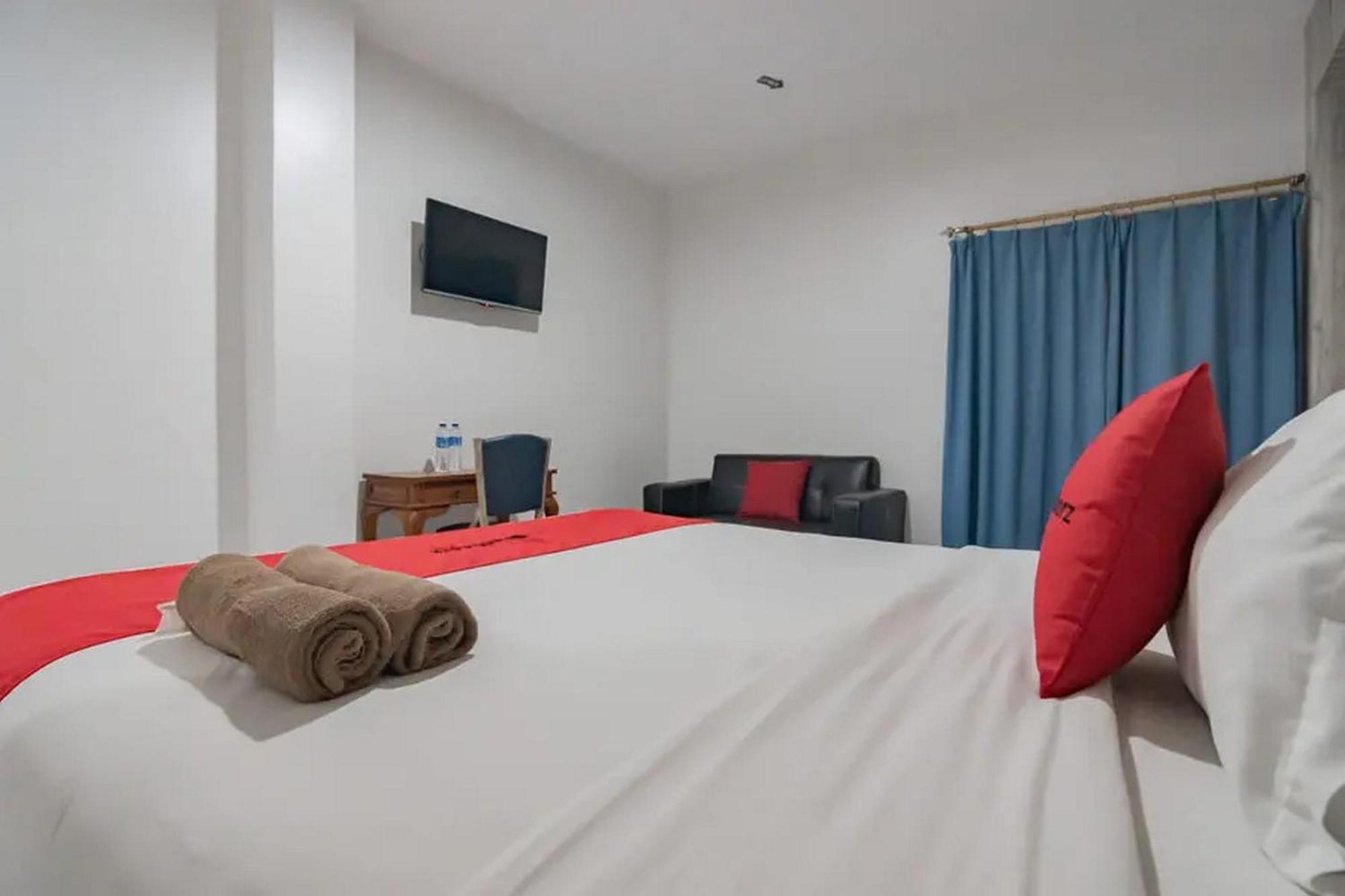 Reddoorz At Arwiga Hotel Near Rs Hasan Sadikin Bandung Bagian luar foto