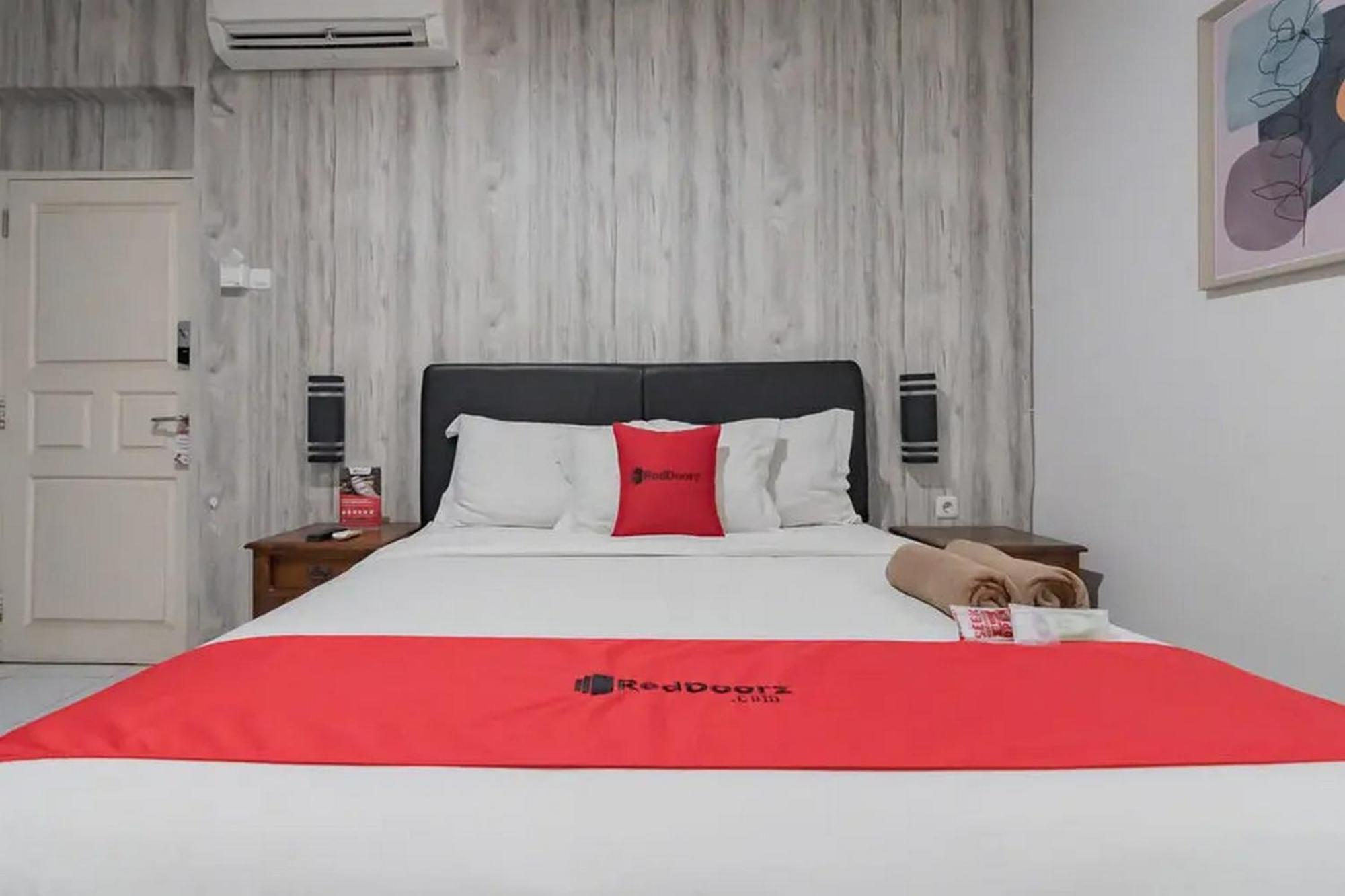 Reddoorz At Arwiga Hotel Near Rs Hasan Sadikin Bandung Bagian luar foto