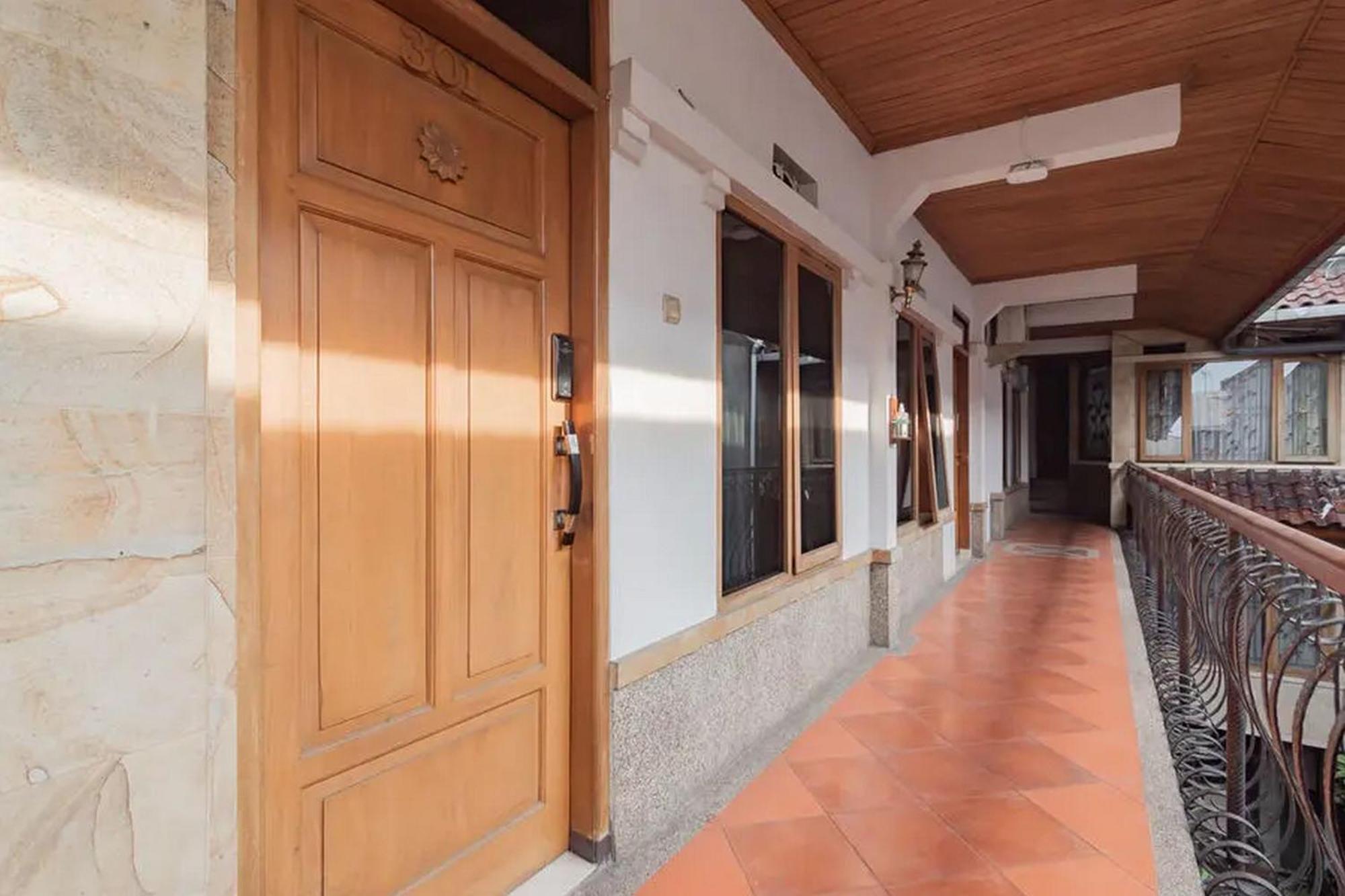 Reddoorz At Arwiga Hotel Near Rs Hasan Sadikin Bandung Bagian luar foto