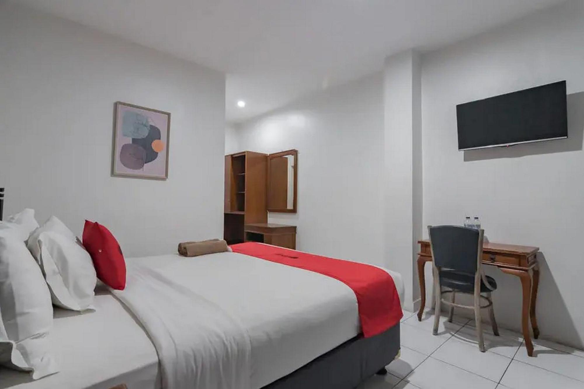 Reddoorz At Arwiga Hotel Near Rs Hasan Sadikin Bandung Bagian luar foto