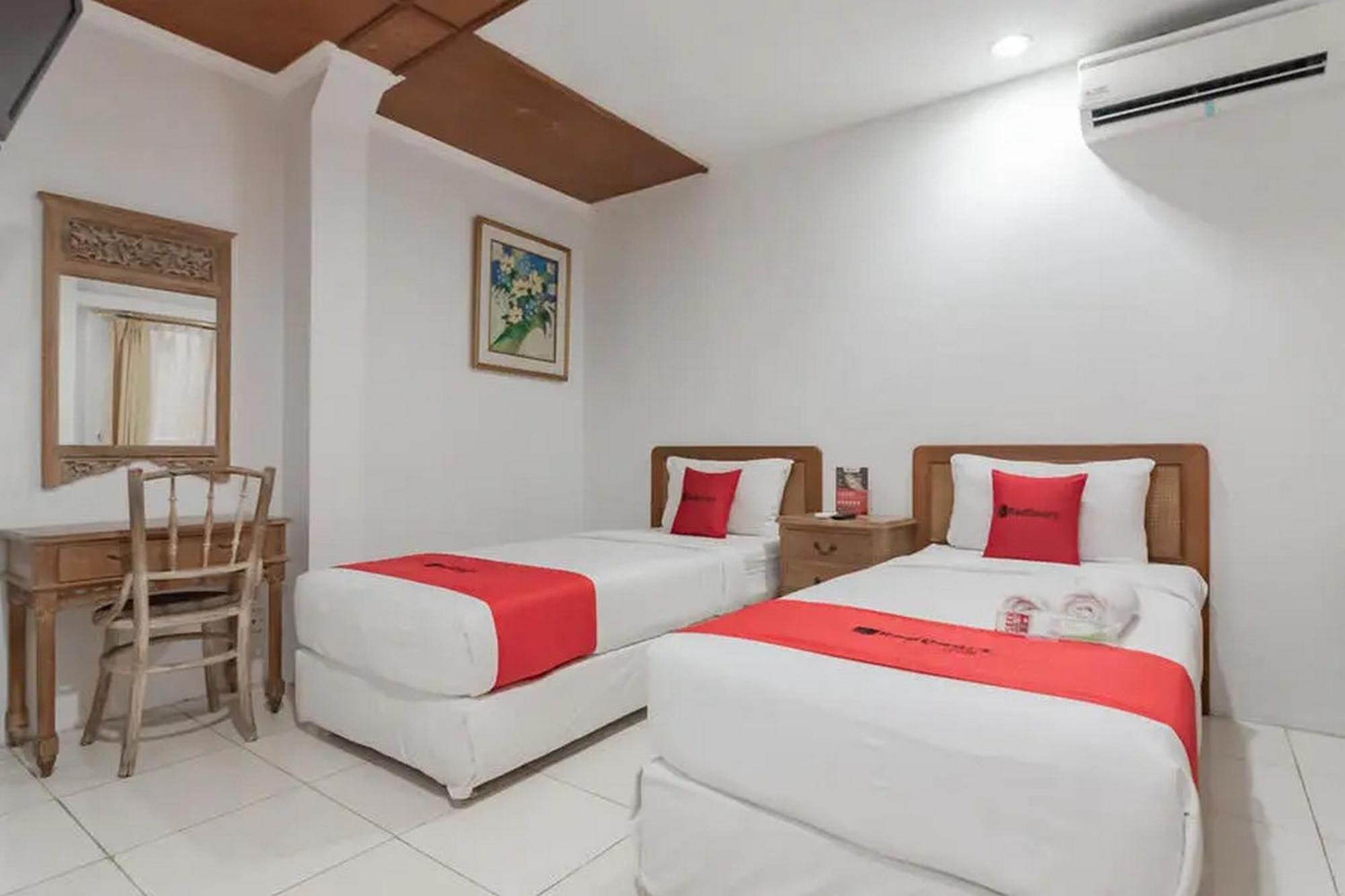 Reddoorz At Arwiga Hotel Near Rs Hasan Sadikin Bandung Bagian luar foto