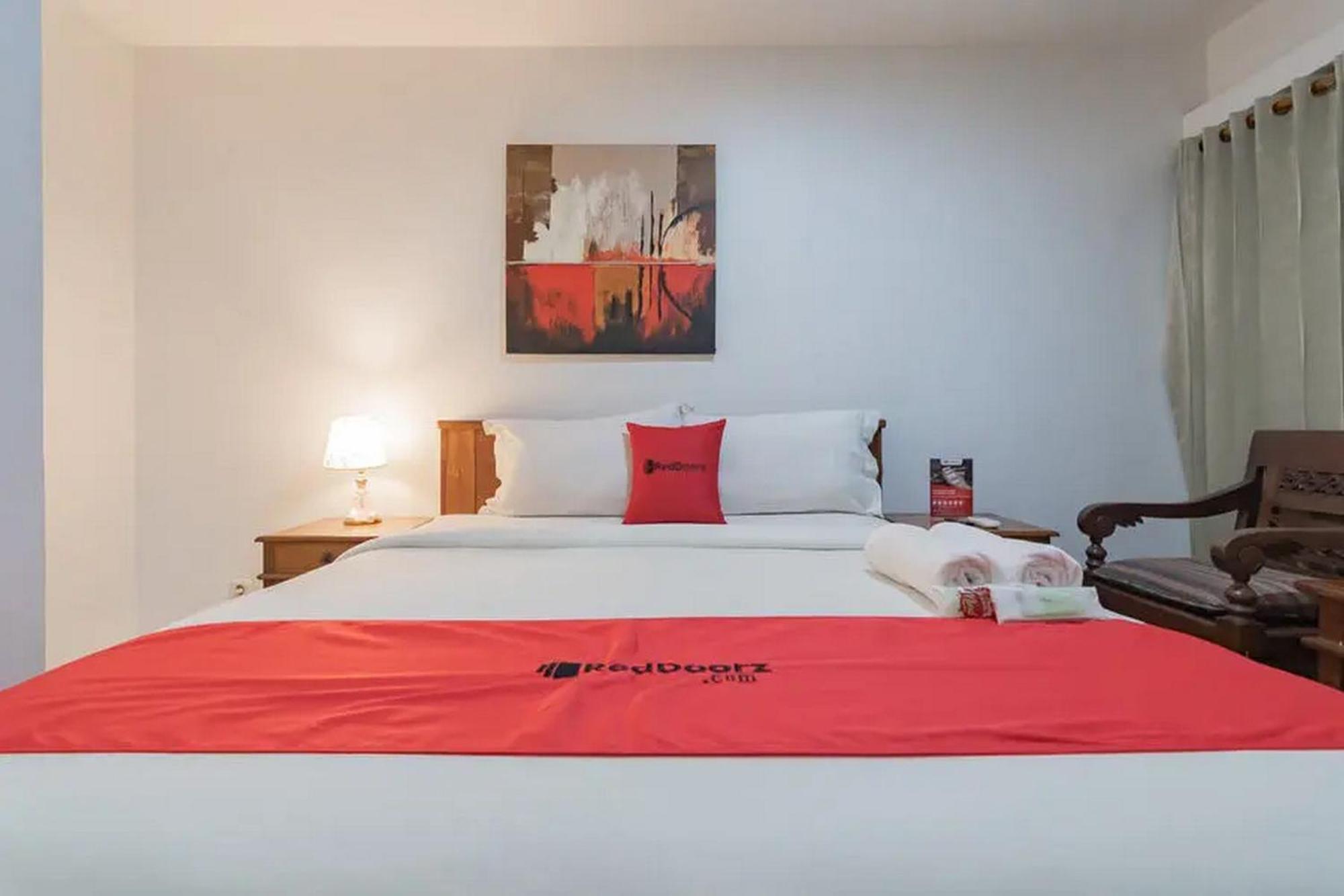 Reddoorz At Arwiga Hotel Near Rs Hasan Sadikin Bandung Bagian luar foto