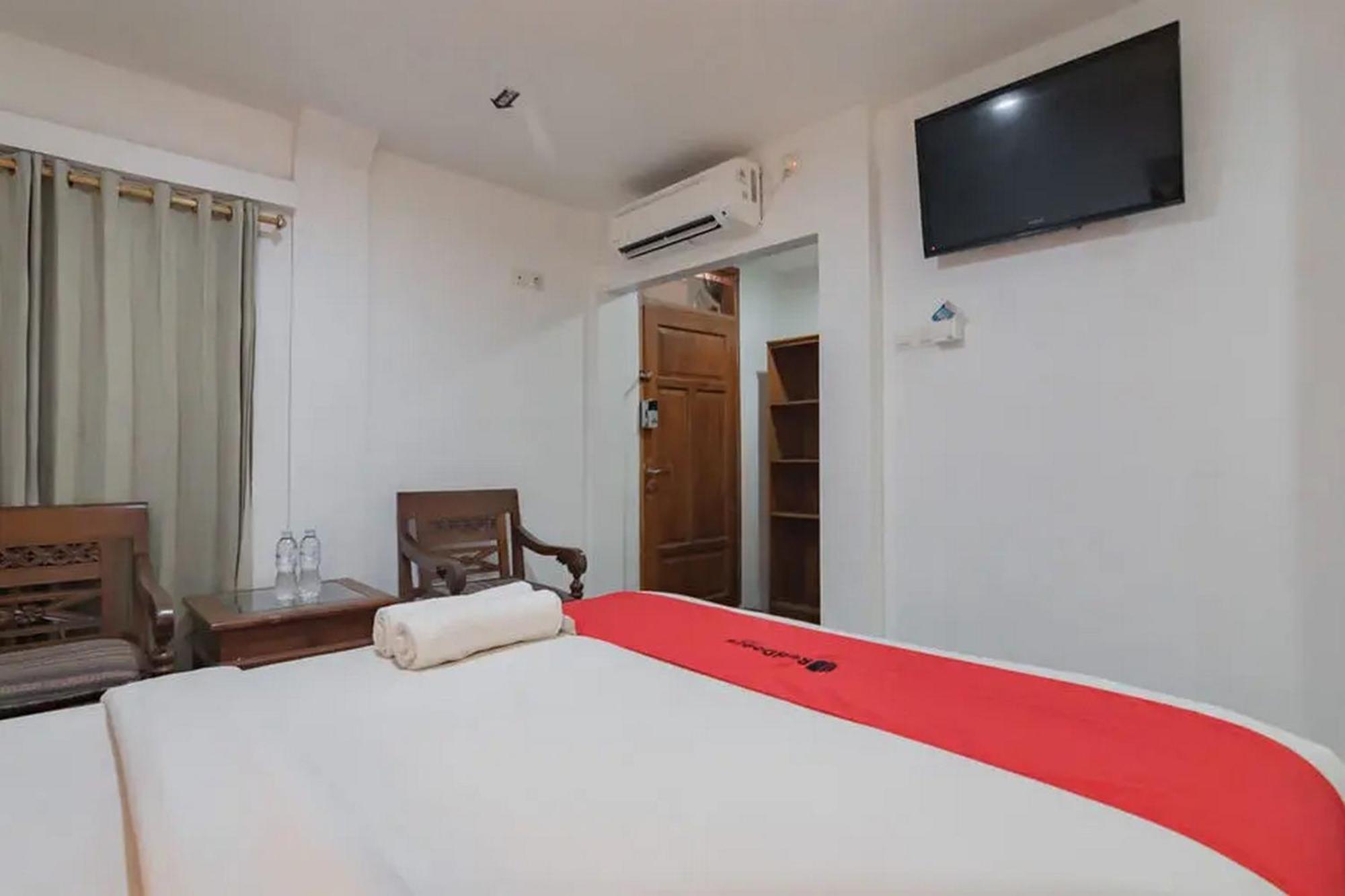 Reddoorz At Arwiga Hotel Near Rs Hasan Sadikin Bandung Bagian luar foto