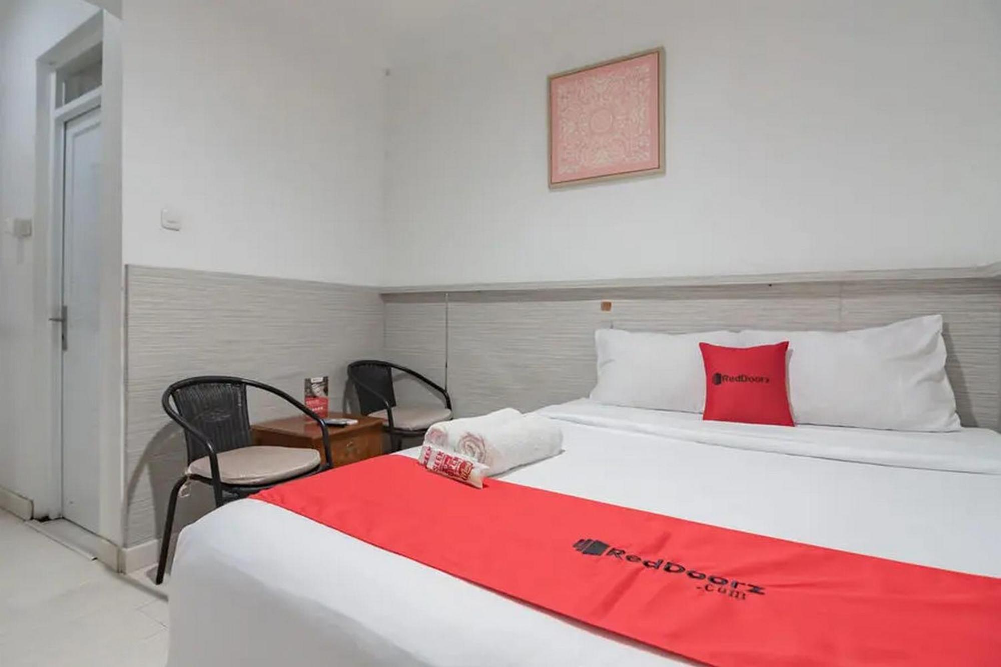 Reddoorz At Arwiga Hotel Near Rs Hasan Sadikin Bandung Bagian luar foto
