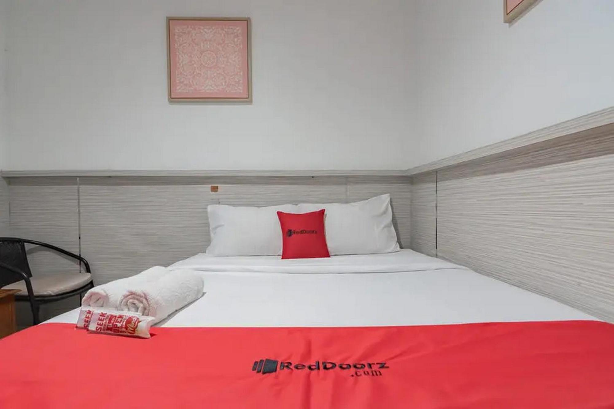 Reddoorz At Arwiga Hotel Near Rs Hasan Sadikin Bandung Bagian luar foto