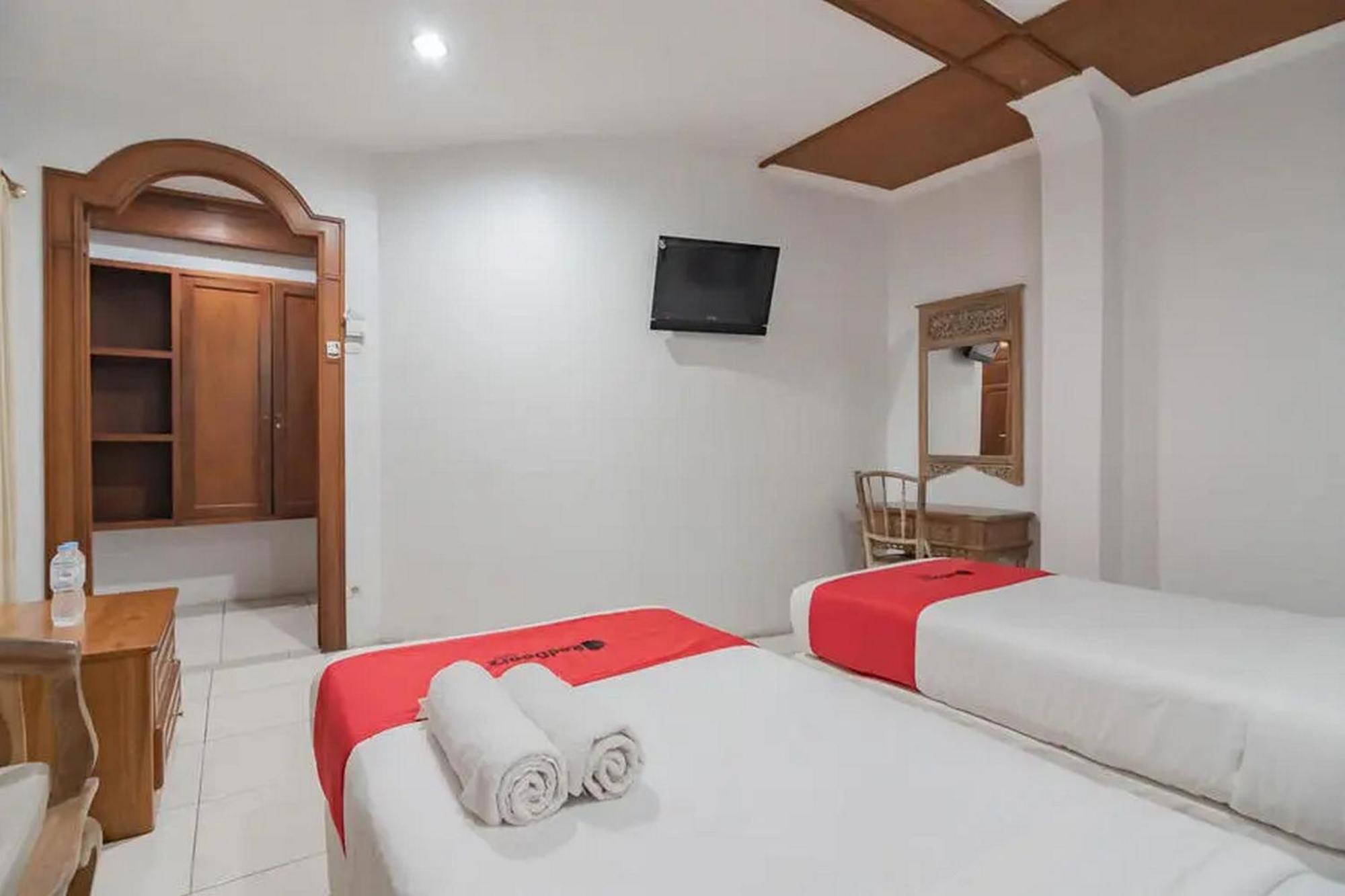 Reddoorz At Arwiga Hotel Near Rs Hasan Sadikin Bandung Bagian luar foto