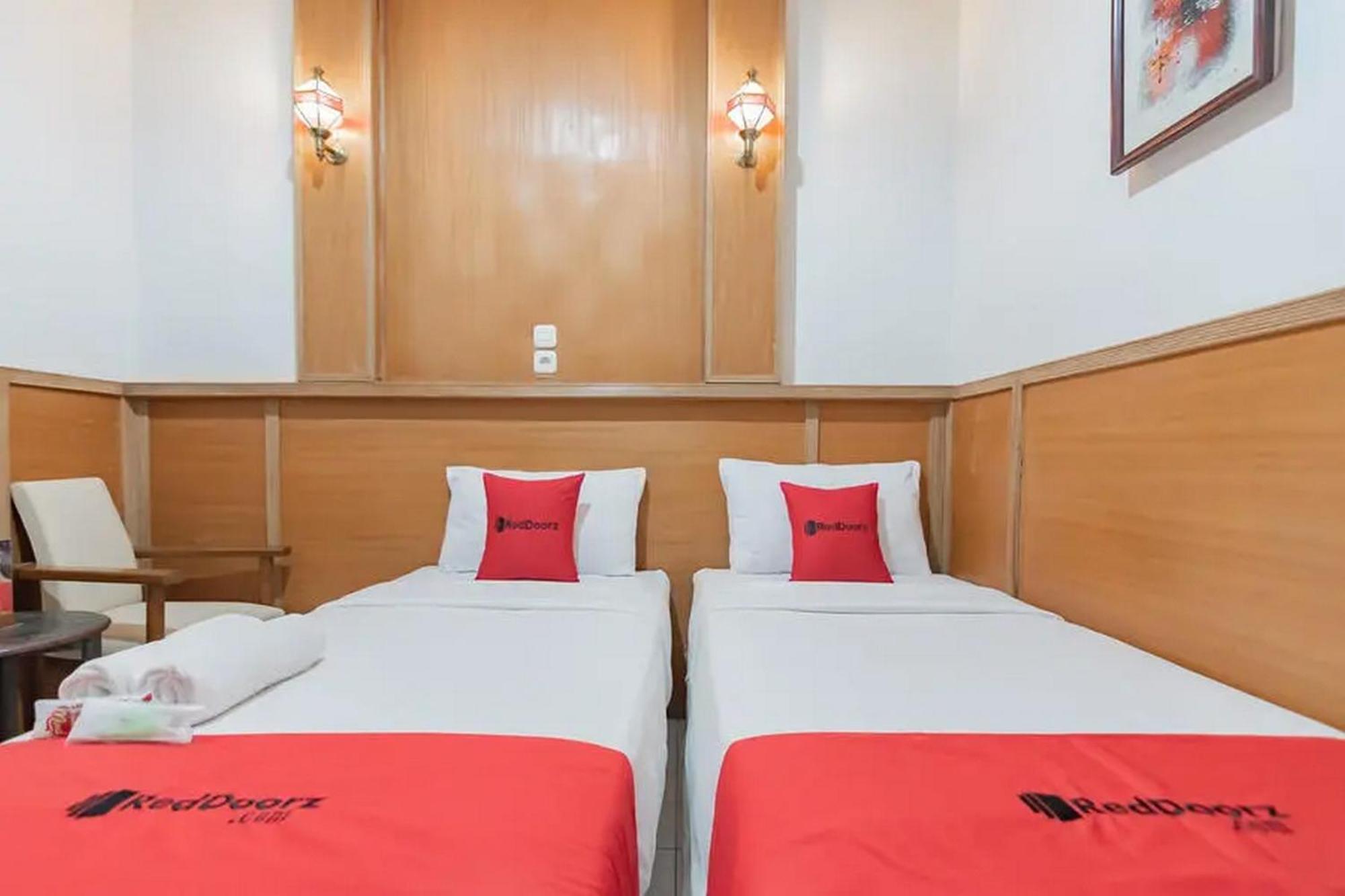 Reddoorz At Arwiga Hotel Near Rs Hasan Sadikin Bandung Bagian luar foto