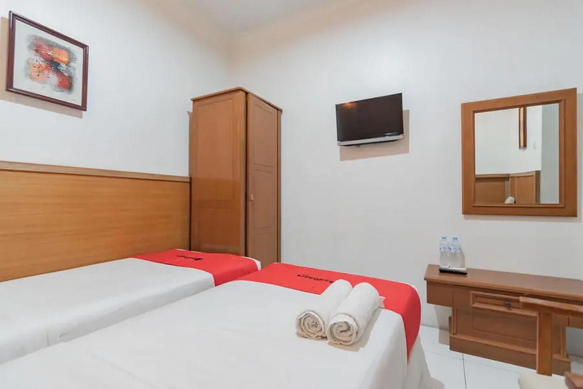 Reddoorz At Arwiga Hotel Near Rs Hasan Sadikin Bandung Bagian luar foto