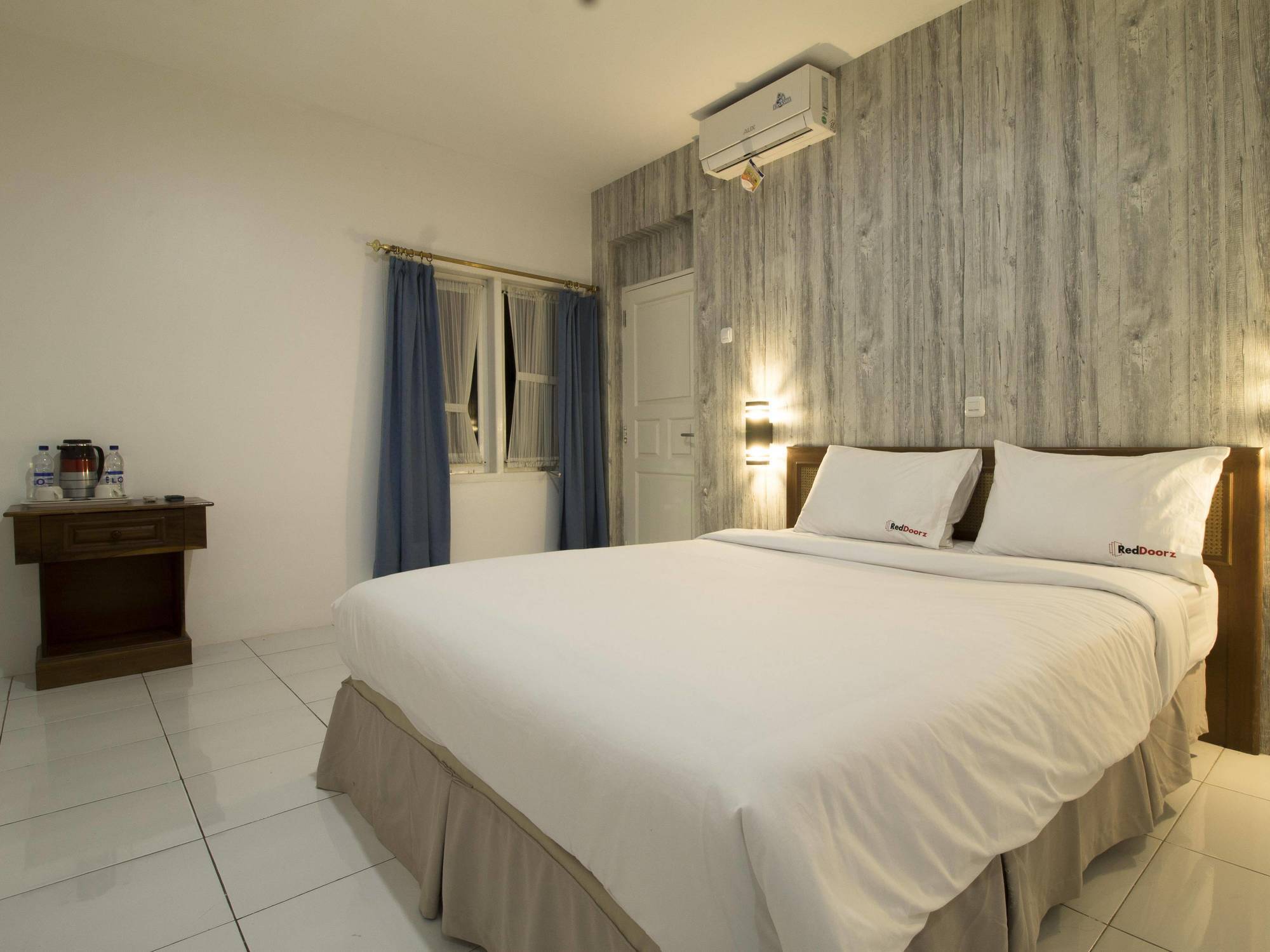 Reddoorz At Arwiga Hotel Near Rs Hasan Sadikin Bandung Bagian luar foto